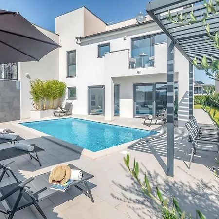 Villa Freya Mit Meerblick In Medulin, Istrien Medulin